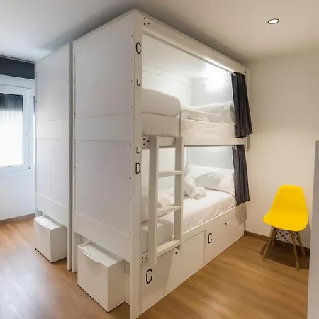Airhostel Barcelona Airport 24h *