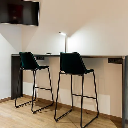 Хостел Airhostel Barcelona Airport 24h