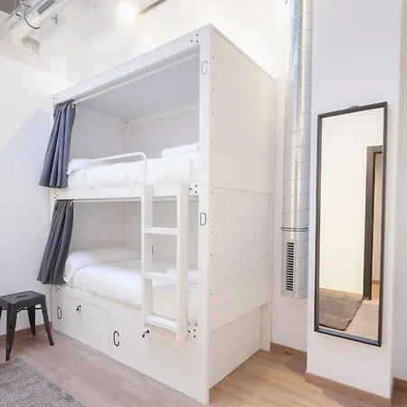 Airhostel Barcelona Airport 24h * Эль-Прат-де-Льобрегат