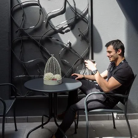 Airhostel Barcelona Airport 24h Хостел *