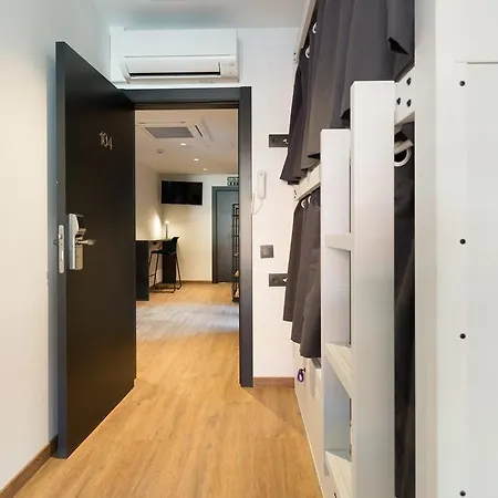 Airhostel Barcelona Airport 24h Vandrarhem
