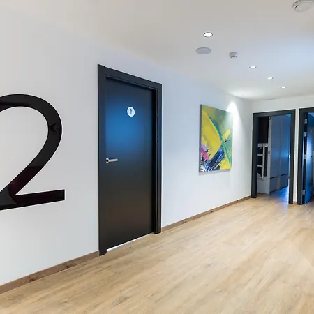 Airhostel Barcelona Airport 24h