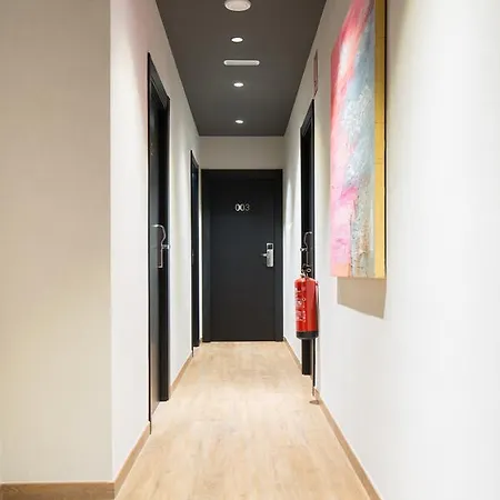 Хостел Airhostel Barcelona Airport 24h