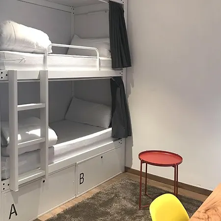 Airhostel Barcelona Airport 24h * Эль-Прат-де-Льобрегат