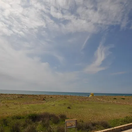 Airhostel Barcelona Airport 24h