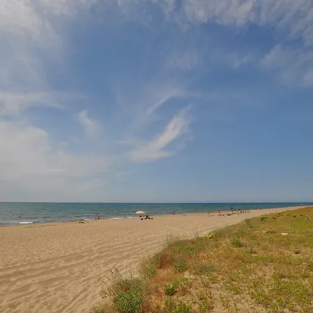 Хостел Airhostel Barcelona Airport 24h Эль-Прат-де-Льобрегат