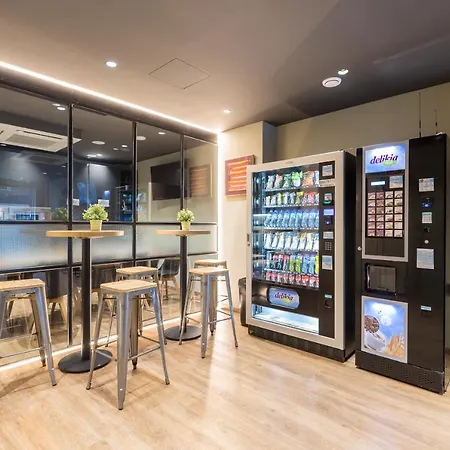 Airhostel Barcelona Airport 24h El Prat de Llobregat