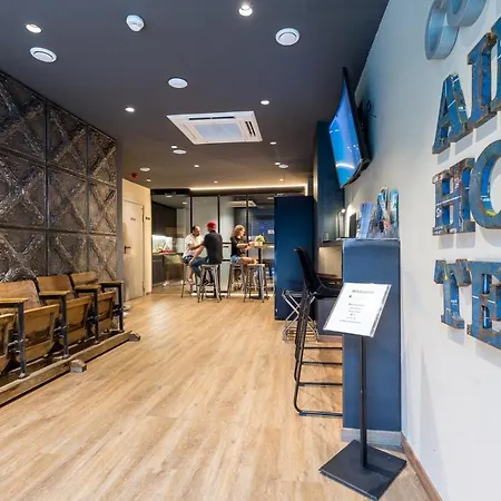Airhostel Barcelona Airport 24h Хостел