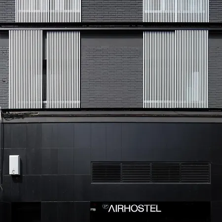 Airhostel Barcelona Airport 24h Хостел *