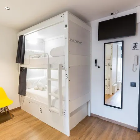 Хостел Airhostel Barcelona Airport 24h *