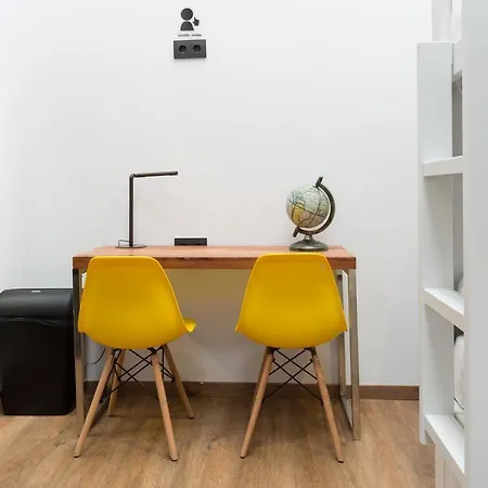 Airhostel Barcelona Airport 24h Хостел