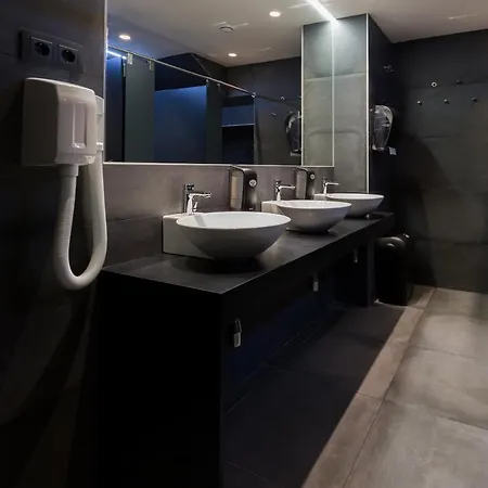 Хостел Airhostel Barcelona Airport 24h *