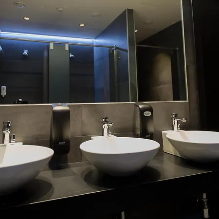 Airhostel Barcelona Airport 24h Хостел