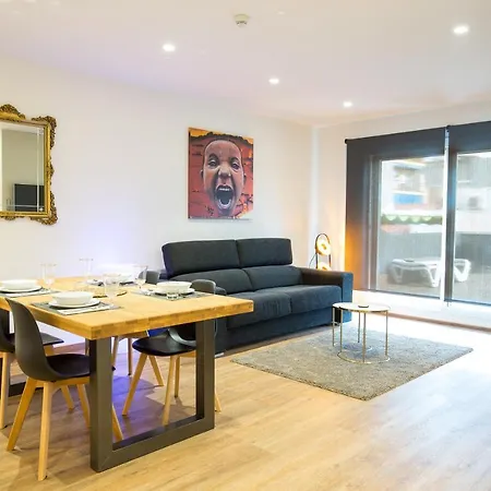 Airhostel Barcelona Airport 24h Хостел *