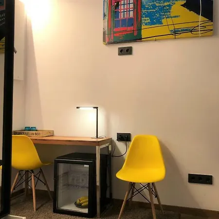 Airhostel Barcelona Airport 24h Хостел Эль-Прат-де-Льобрегат