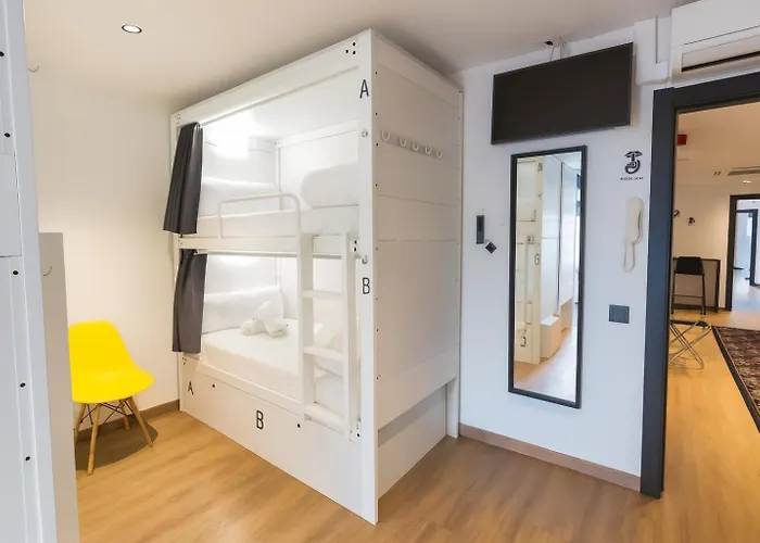 Hostel Airhostel Barcelona Airport 24h El Prat de Llobregat