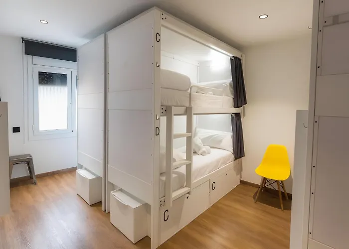 Airhostel Barcelona Airport 24h *