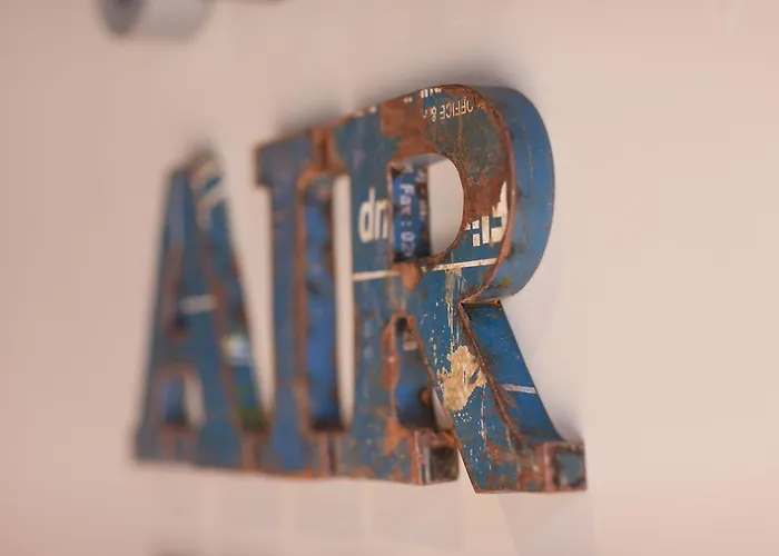 Airhostel Barcelona Airport 24h *